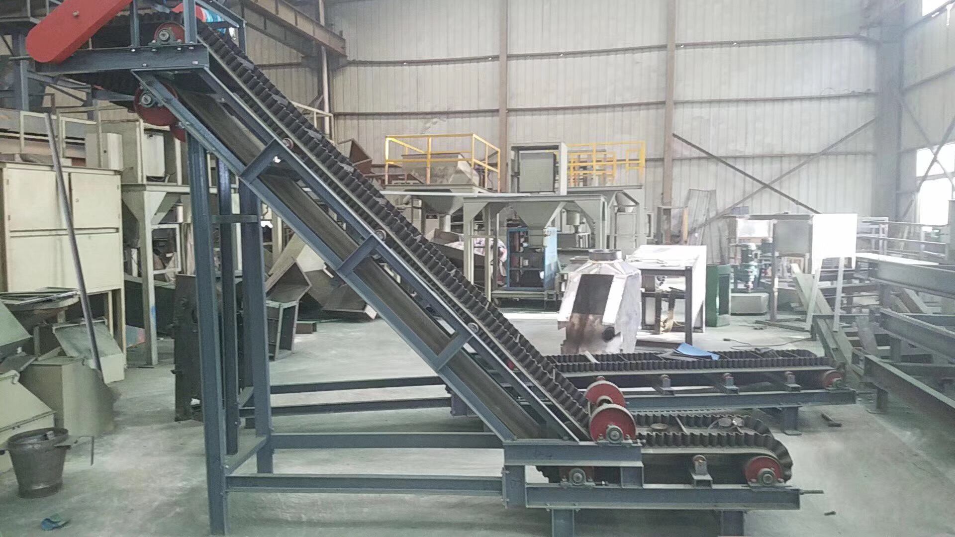 大倾角波状挡边带式输送机的结构、安装和调整(大倾角波状挡边输送机 标准)